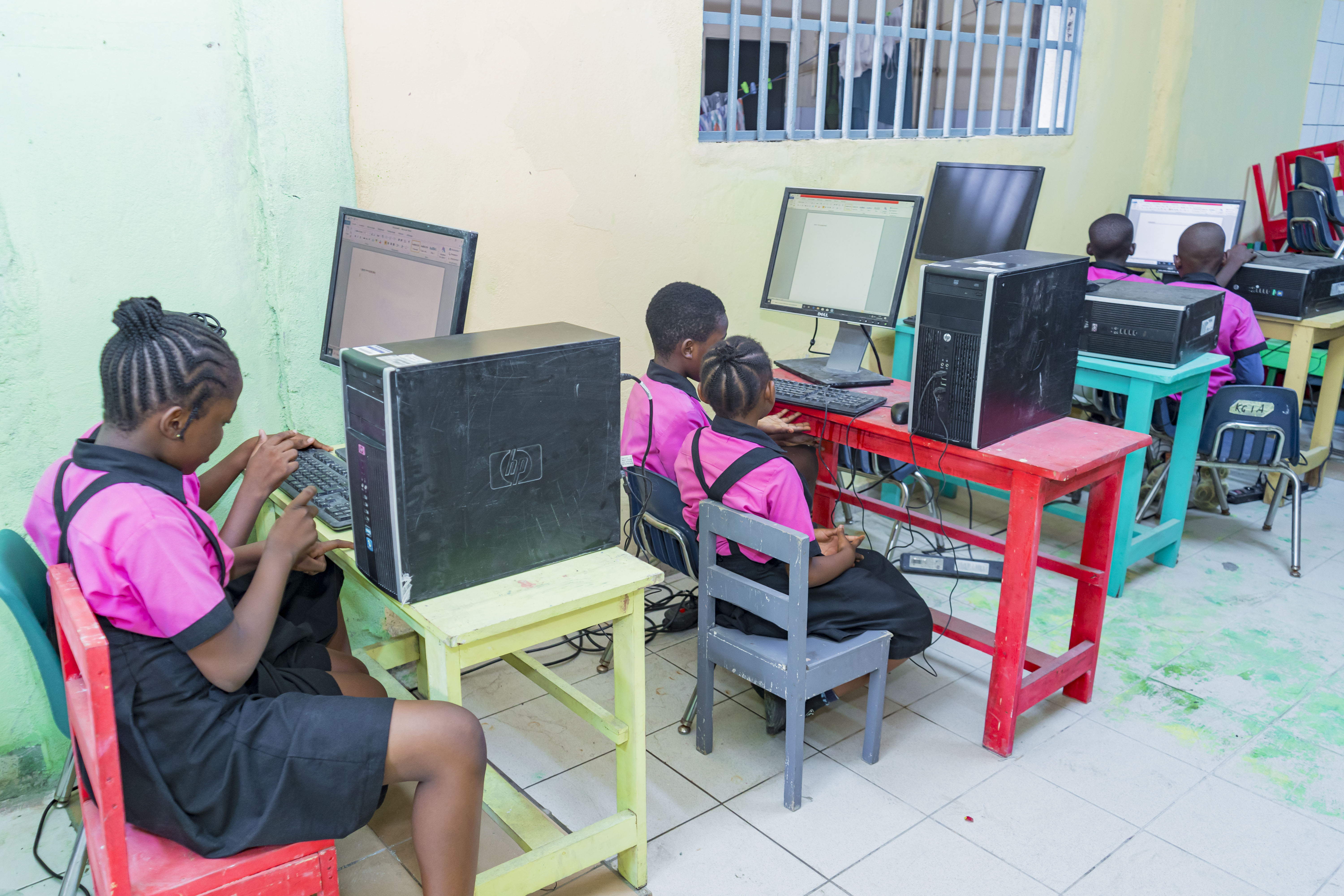 Élèves participant à une activité